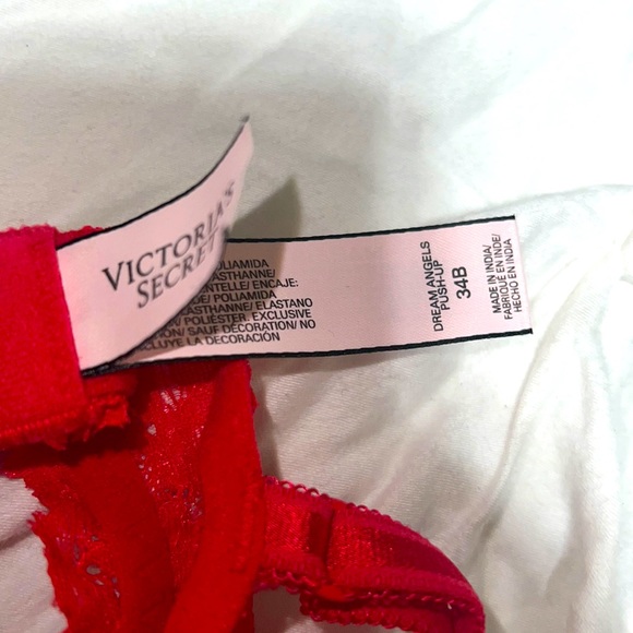 Victoria secret// RED Push up bra - Picture 2 of 3